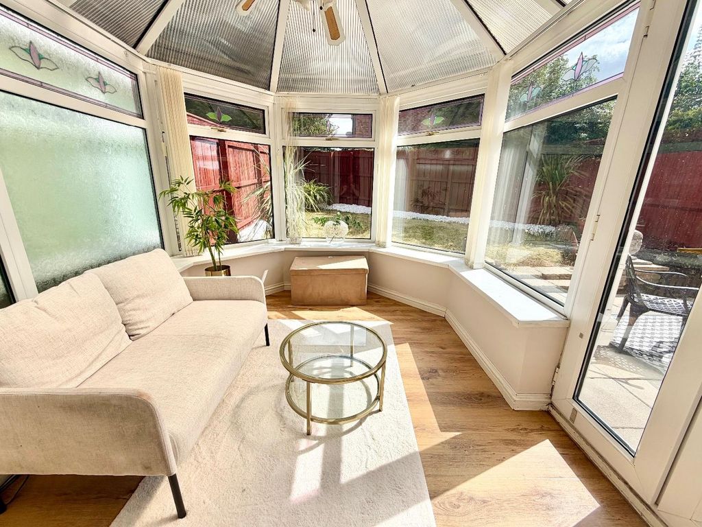 Property photo 2 of 19 Conservatory