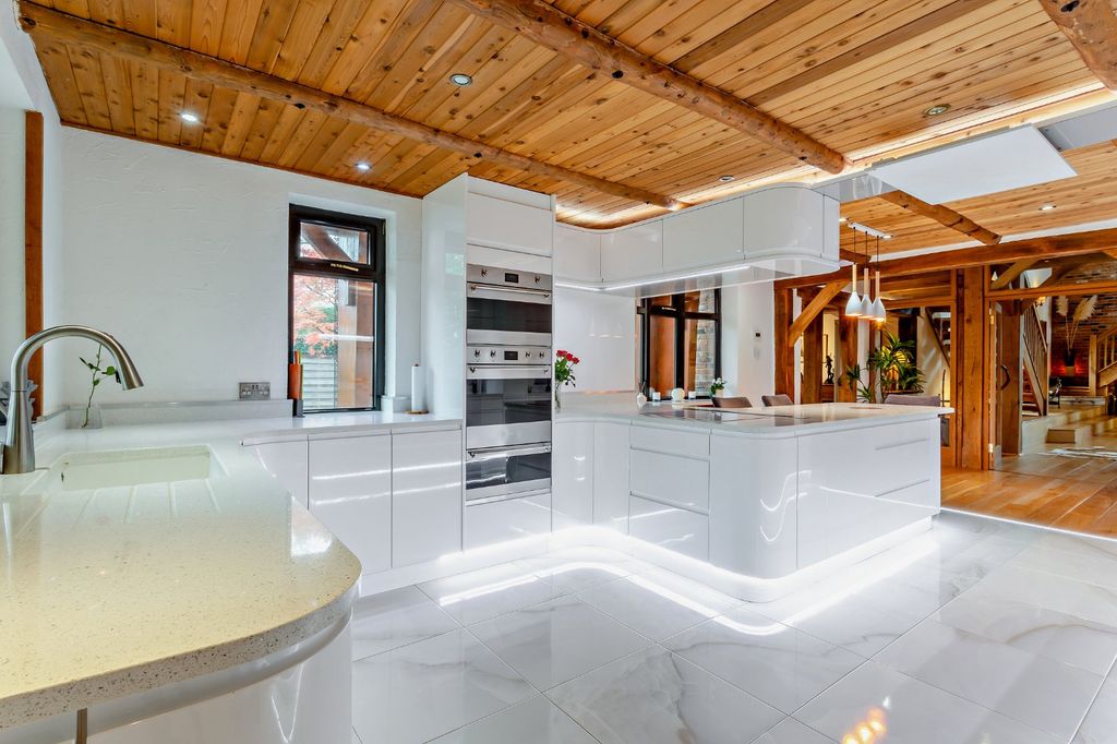 Property photo 2 of 24 Picture No. 06