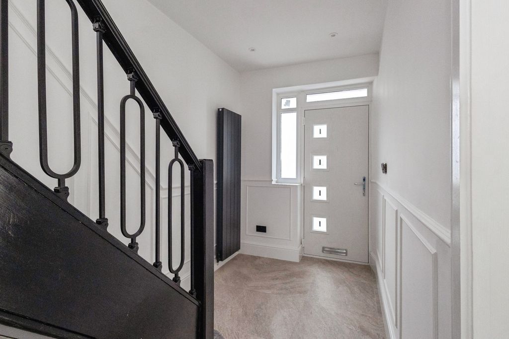 Property photo 2 of 33 Pbox-Img.Jpg