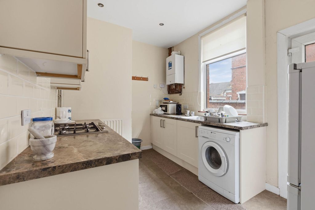 Property photo 2 of 18 Kitchen