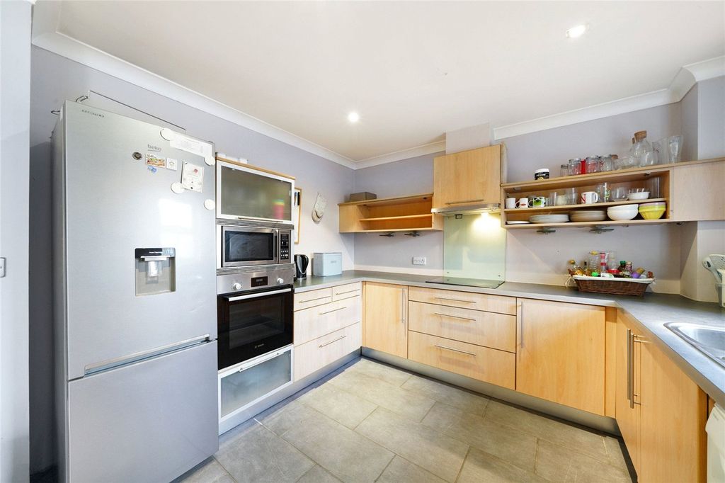 Property photo 2 of 15 Picture No. 11