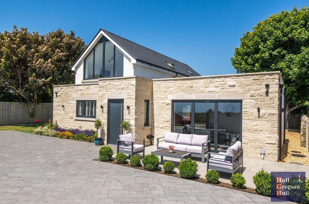 Property photo 1 of 41 4Ea387E8-1004-4150-B085-6Dd6636F5Dd4.Jpg