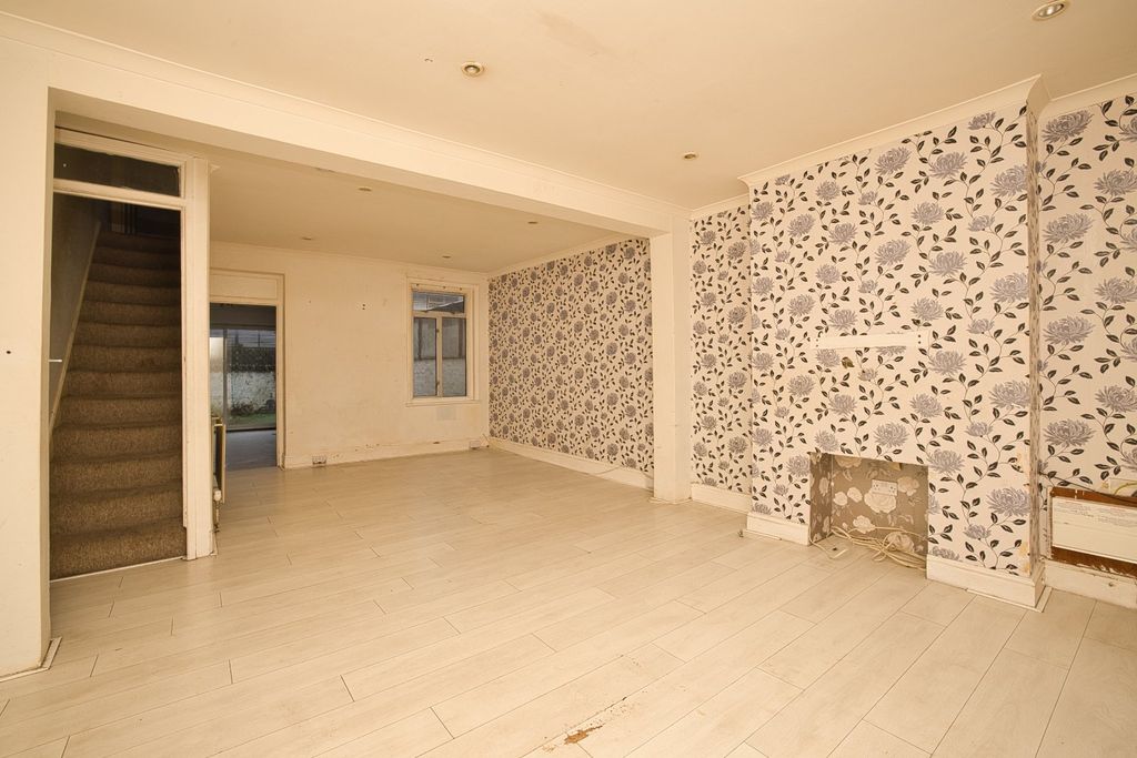 Property photo 2 of 15 Picture 2