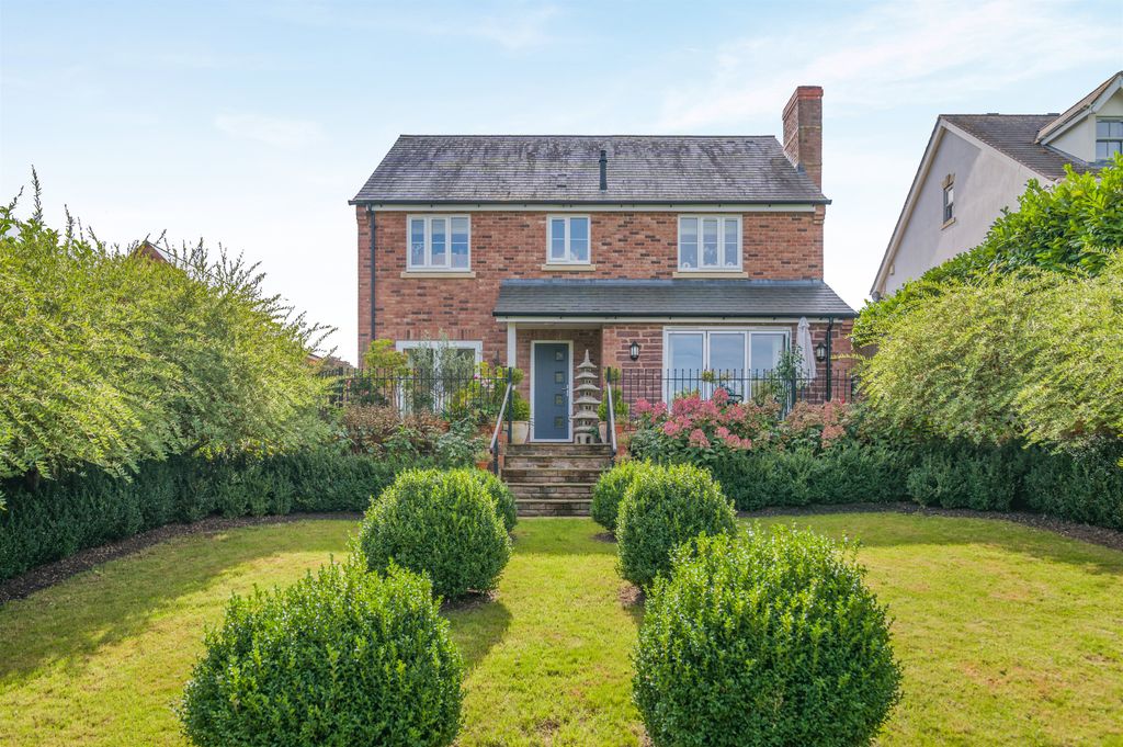 Property photo 2 of 33
