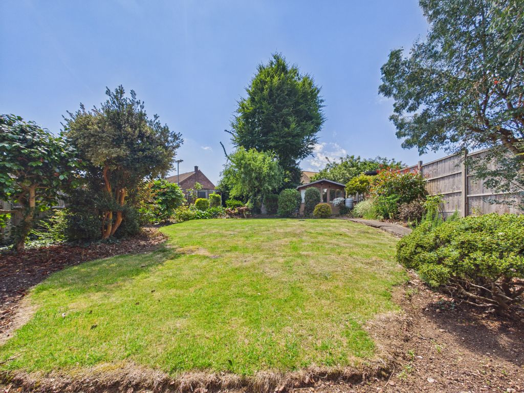 Property photo 3 of 16 Cam01354G0-Pr0735-Still017