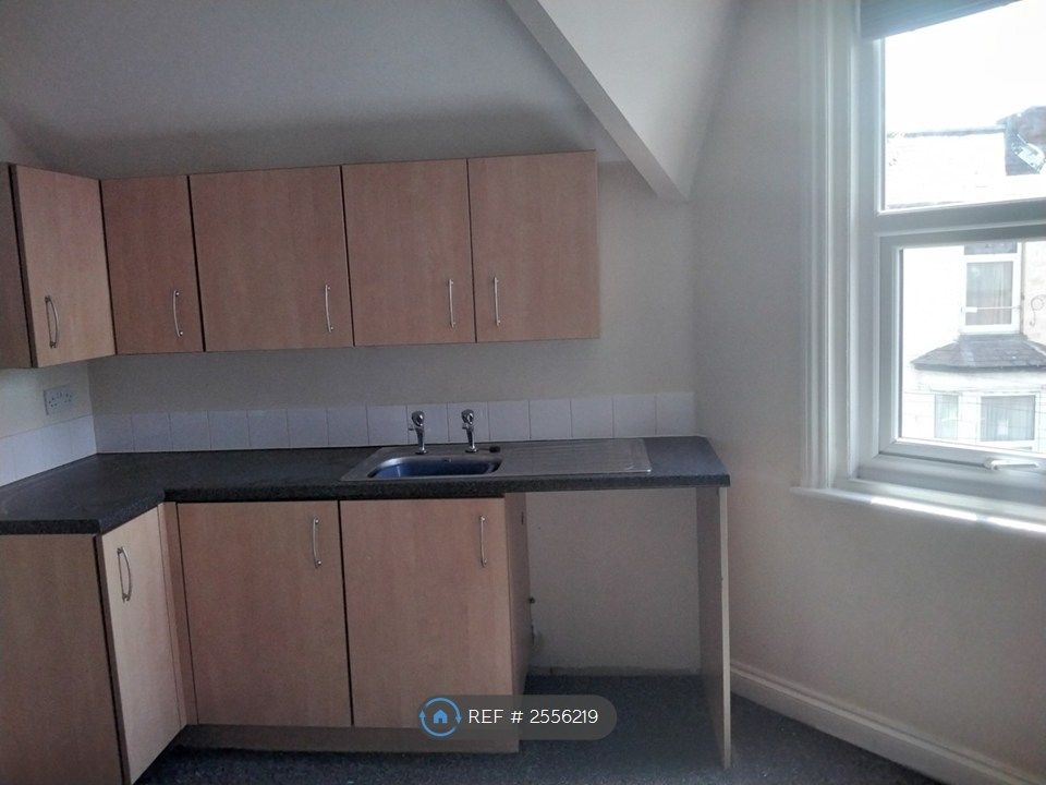 Property photo 1 of 11 Kitchen