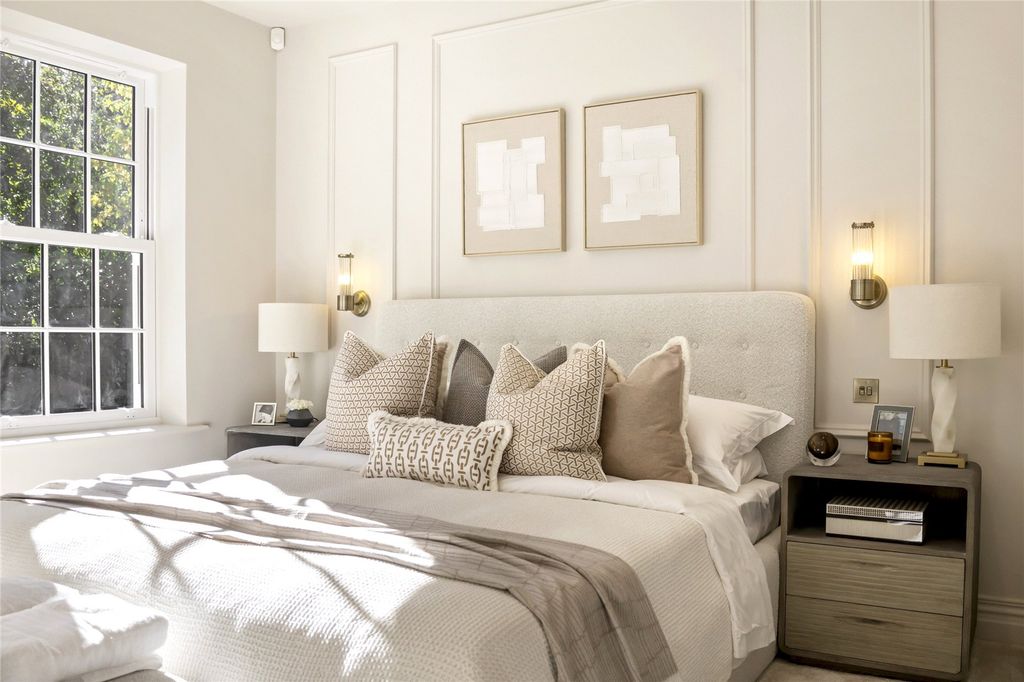 Property photo 3 of 12 Show Home