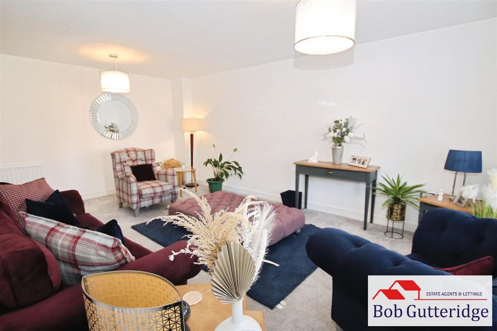 Property photo 2 of 67 Bay Fronted Lounge