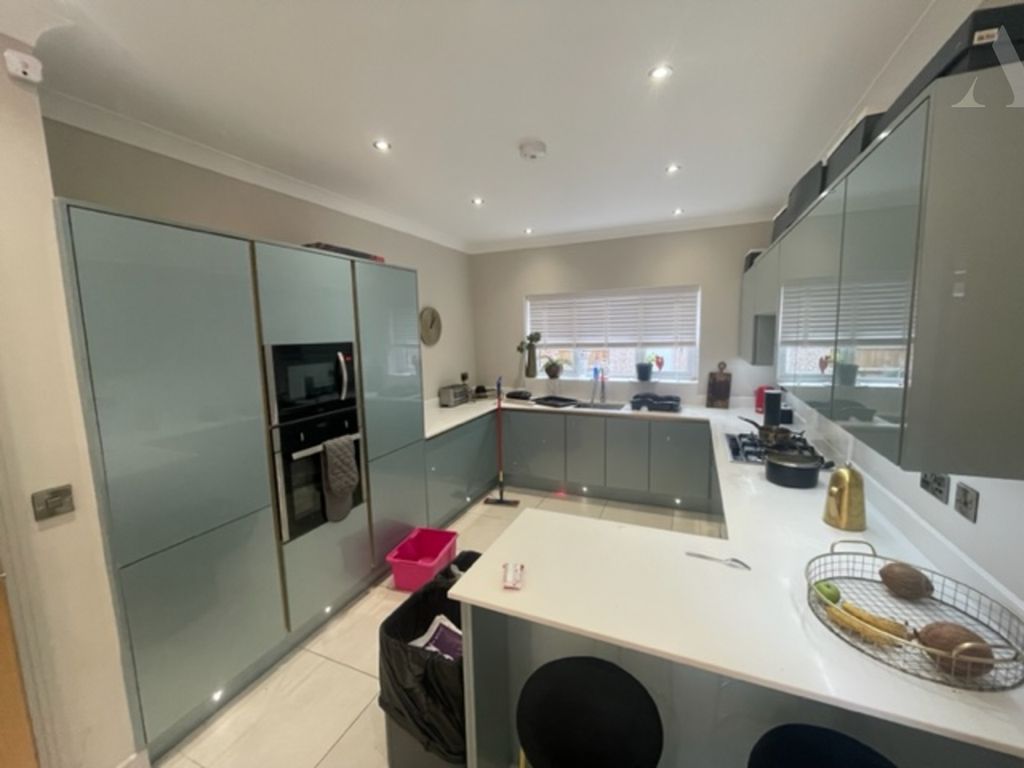 Property photo 2 of 15 5 Beaufort Drive Kitchen