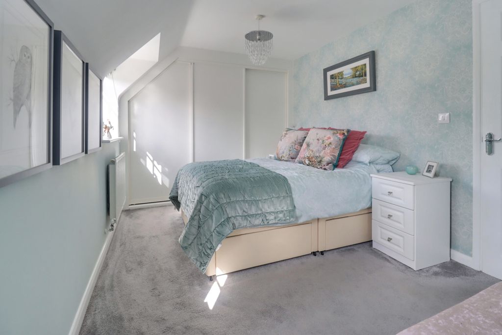 Property photo 3 of 18 Bedroom