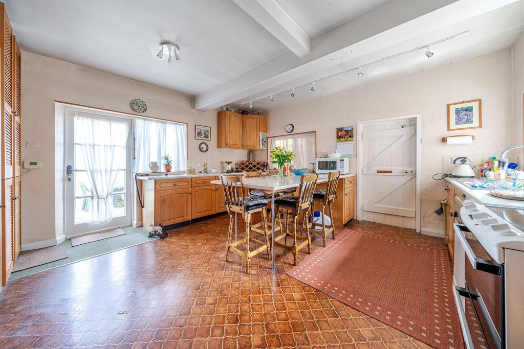 Property photo 3 of 15