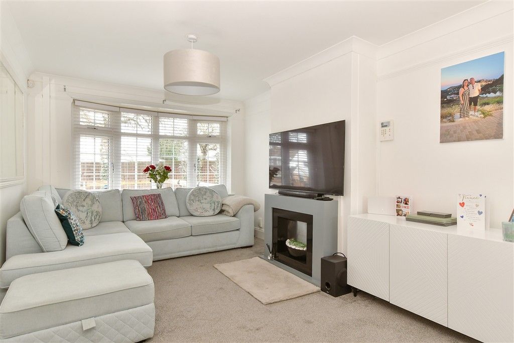 Property photo 2 of 12 Lounge