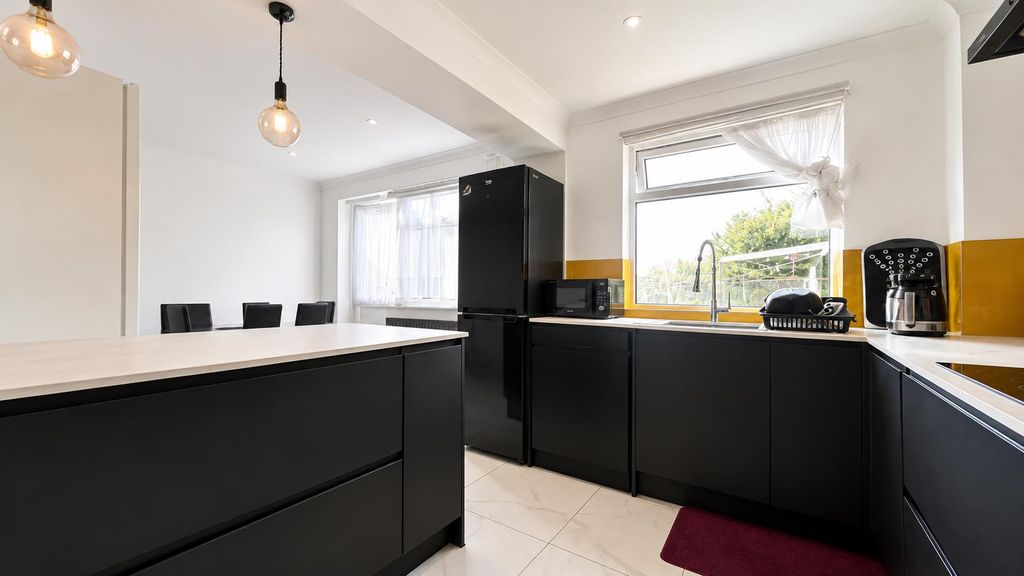 Property photo 2 of 13 72Bf39F4-F2Fb-4108-Bd73-4A3167A76959.Png