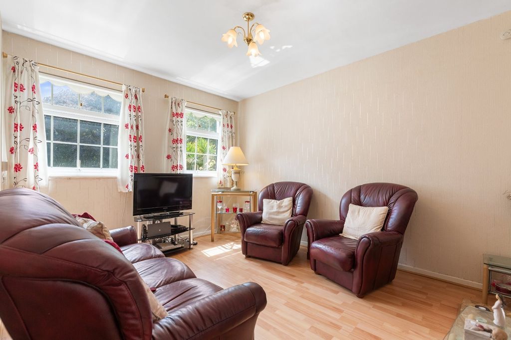 Property photo 3 of 25 Picture No. 03
