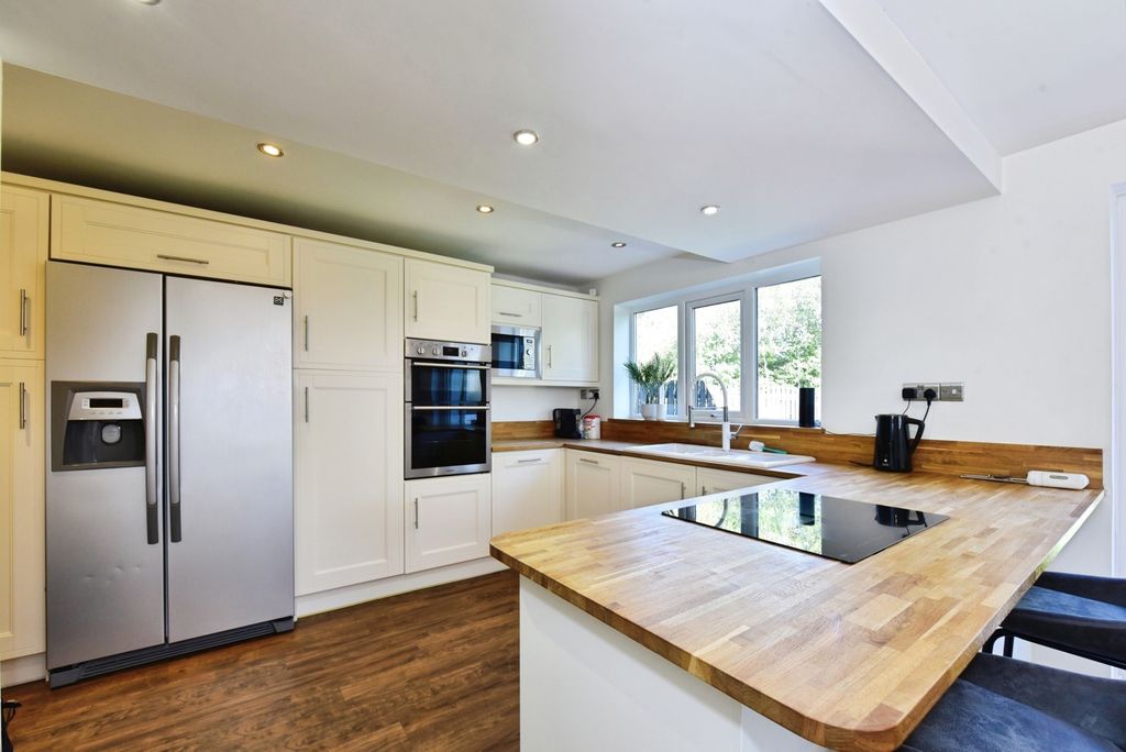 Property photo 3 of 28 Pbox-Img.Jpg