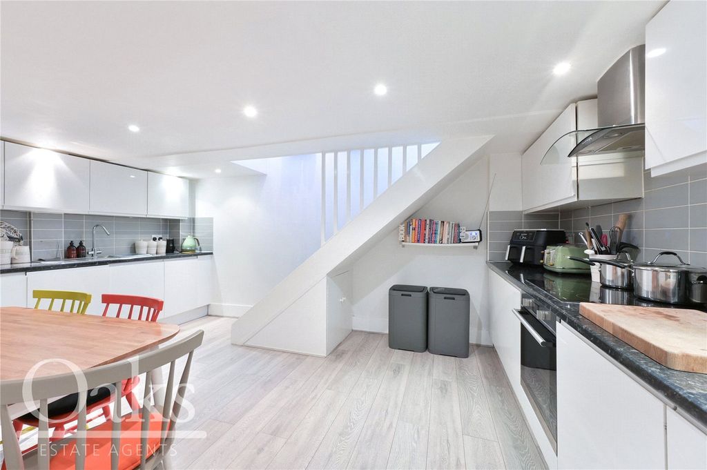 Property photo 3 of 12 Dining/Kitchen