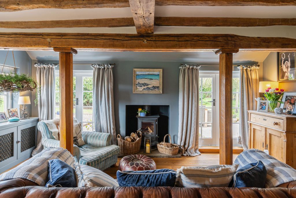 Property photo 3 of 25