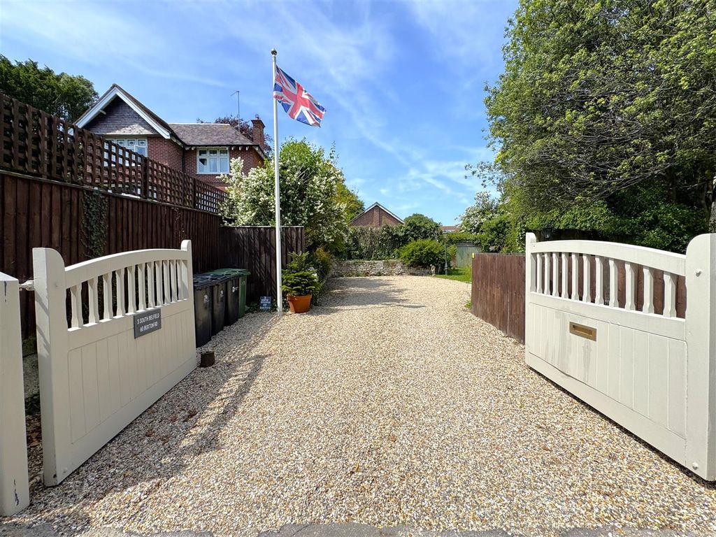 Property photo 3 of 30 9.Jpeg