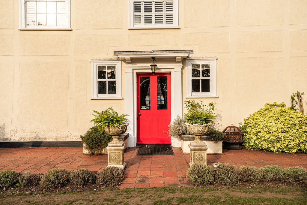 Property photo 2 of 52