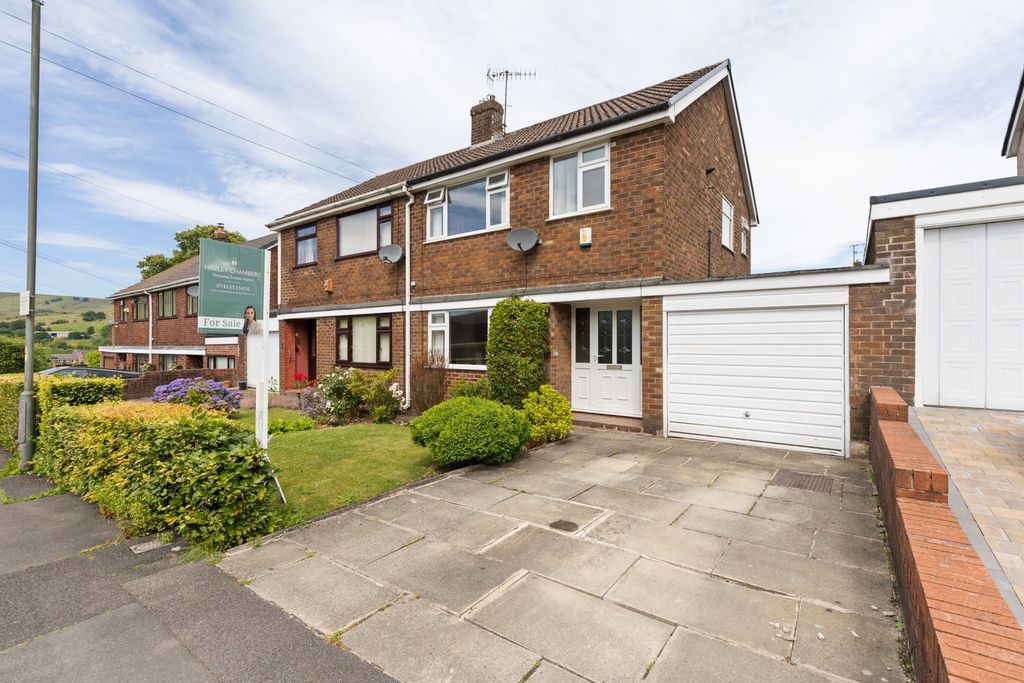 Property photo 1 of 42