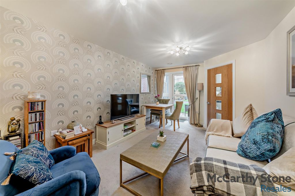 Property photo 3 of 25 8672489-Interior18-800.Jpg