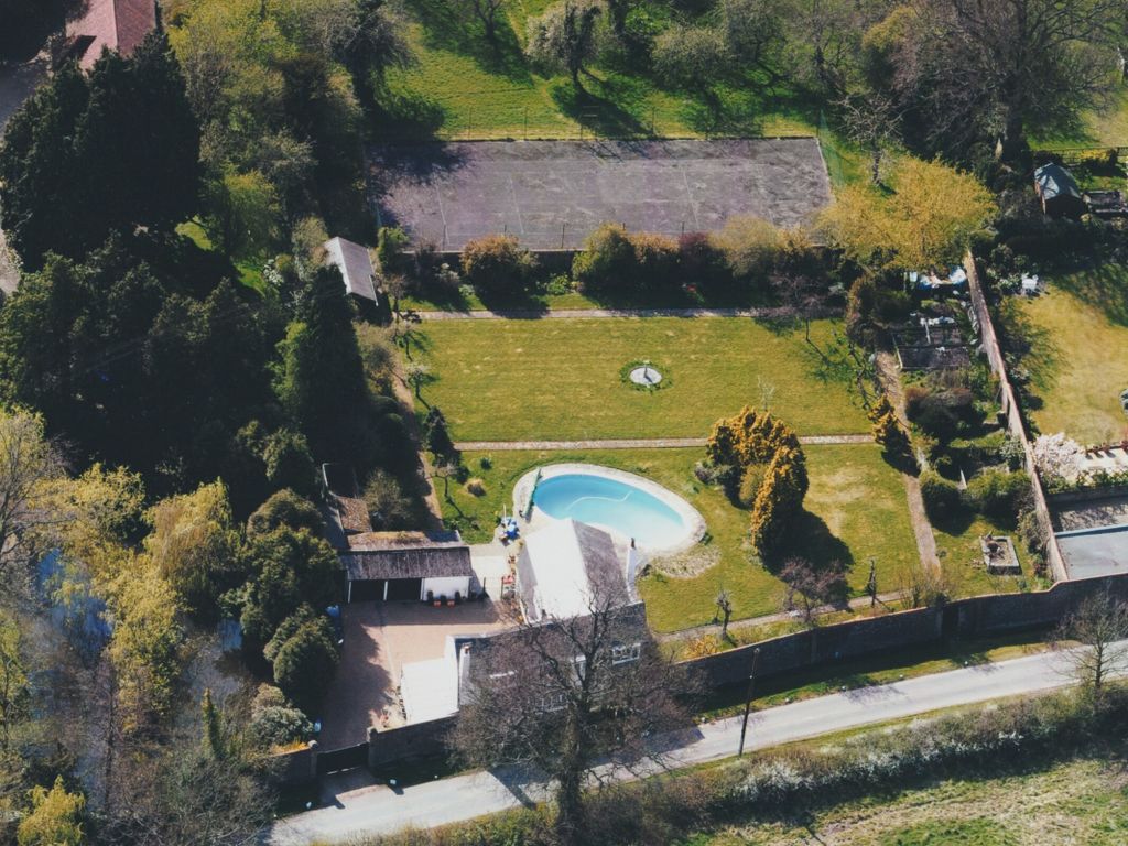 Property photo 2 of 21 April 2010