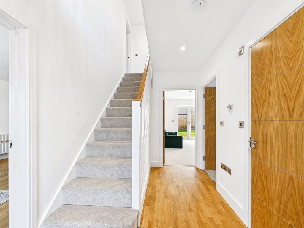 Property photo 3 of 15 Picture No. 01