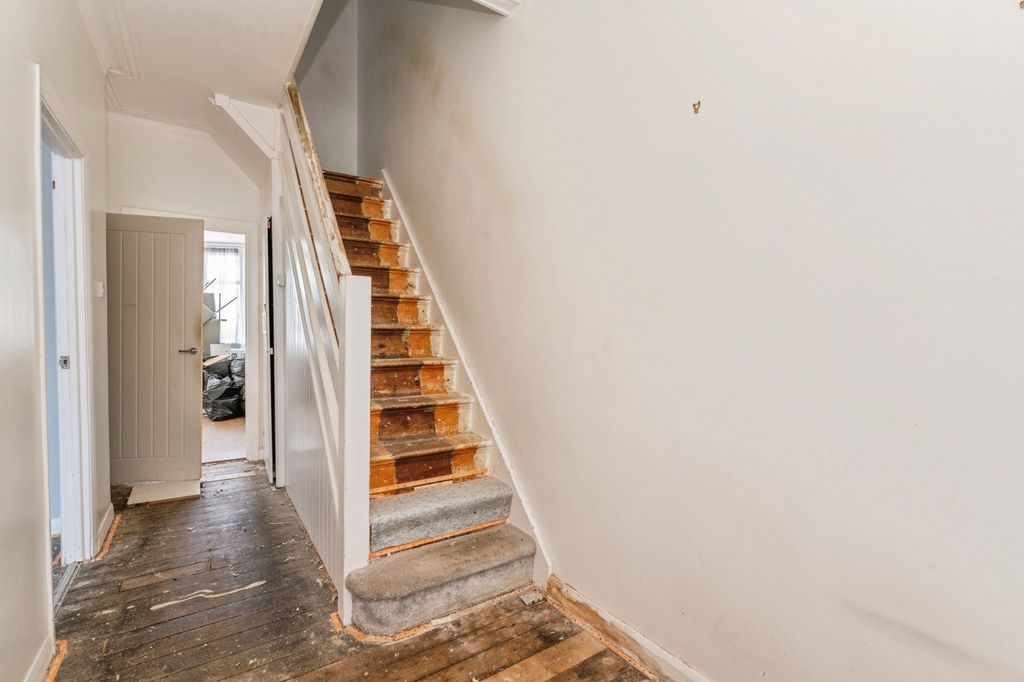 Property photo 3 of 9 Pbox-Img.Jpg