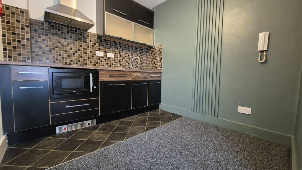 Property photo 1 of 7 Wilbraham Road
