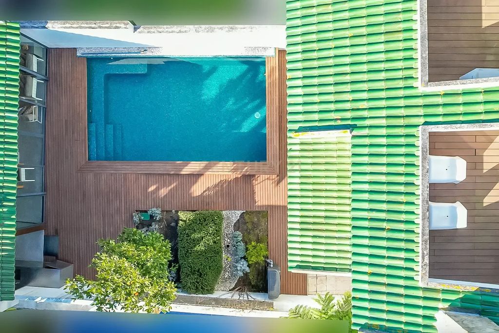 Property photo 2 of 59