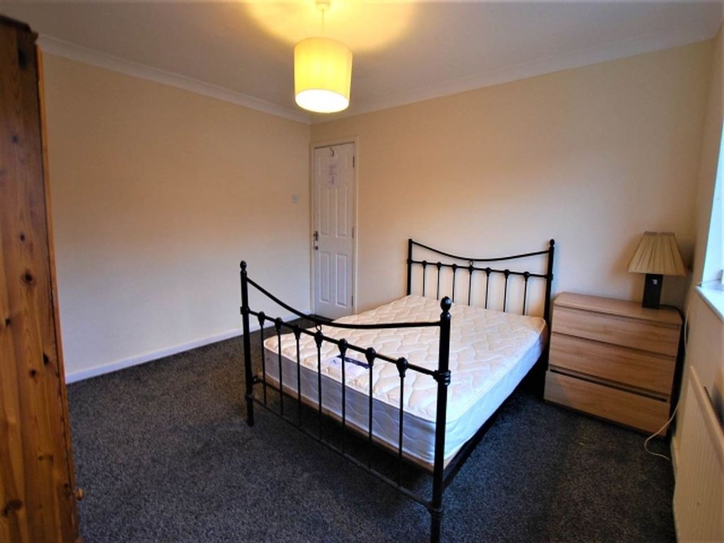 Property photo 2 of 8 Bedroom