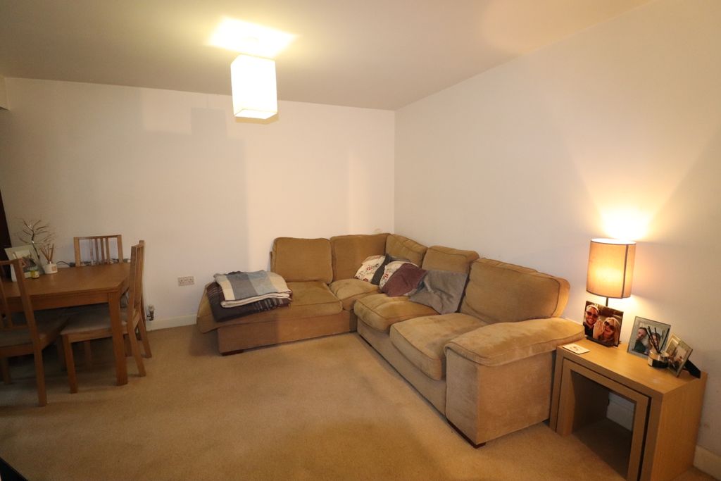 Property photo 2 of 9 Photo 02
