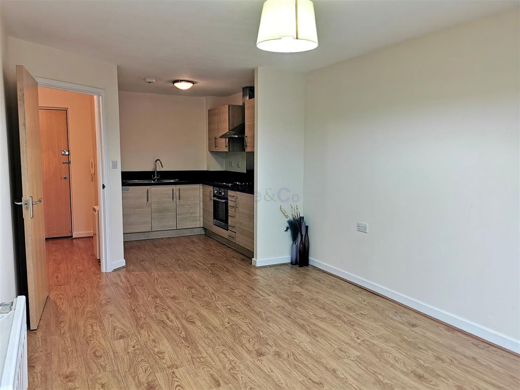 Property photo 3 of 7 Lounge/Kitchen