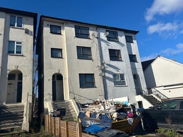 Property photo 1 of 2