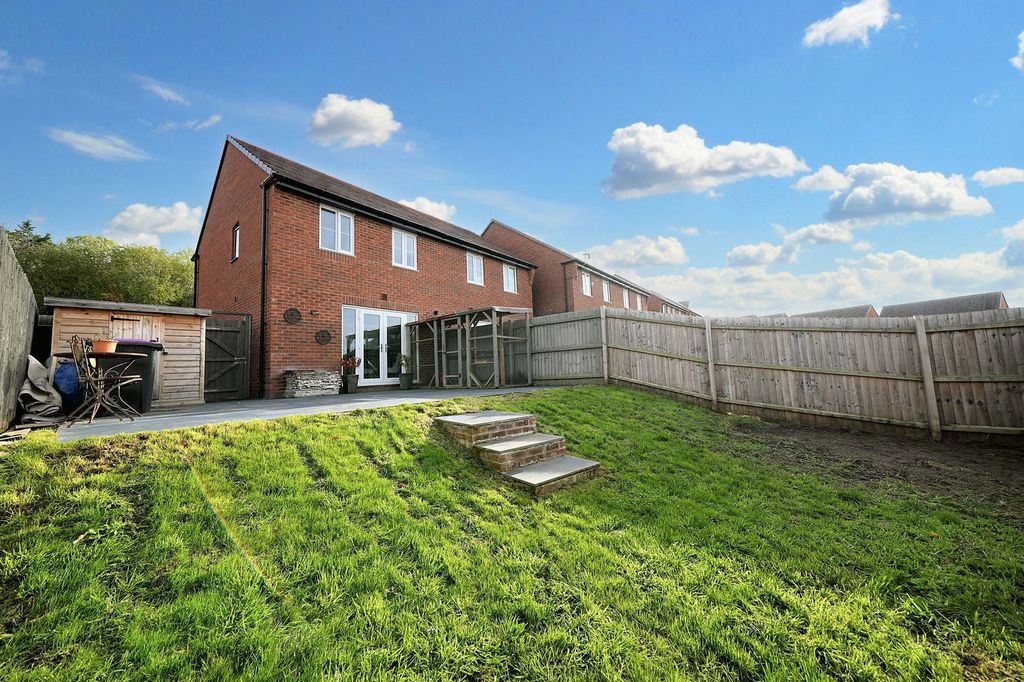 Property photo 2 of 27