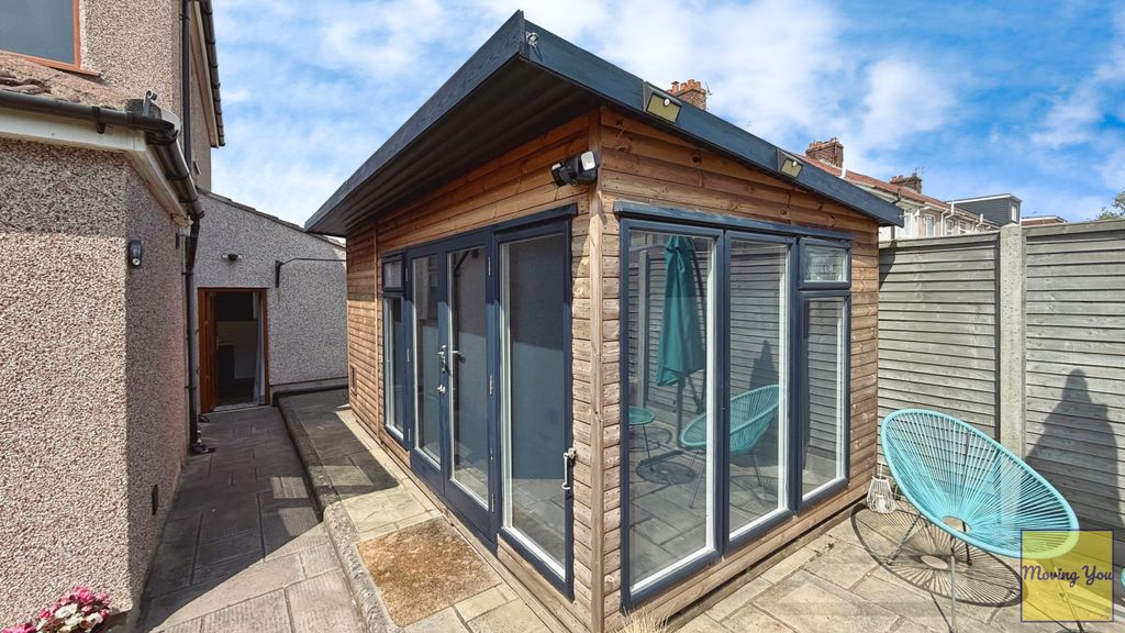 Property photo 3 of 38 Garden Office