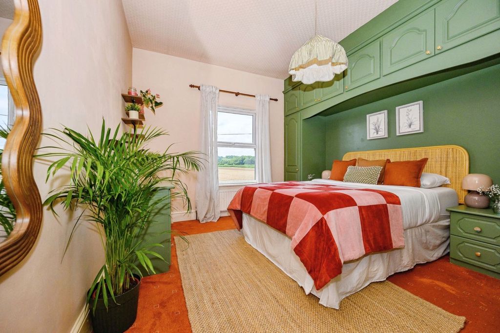 Property photo 3 of 26 Master Bedroom