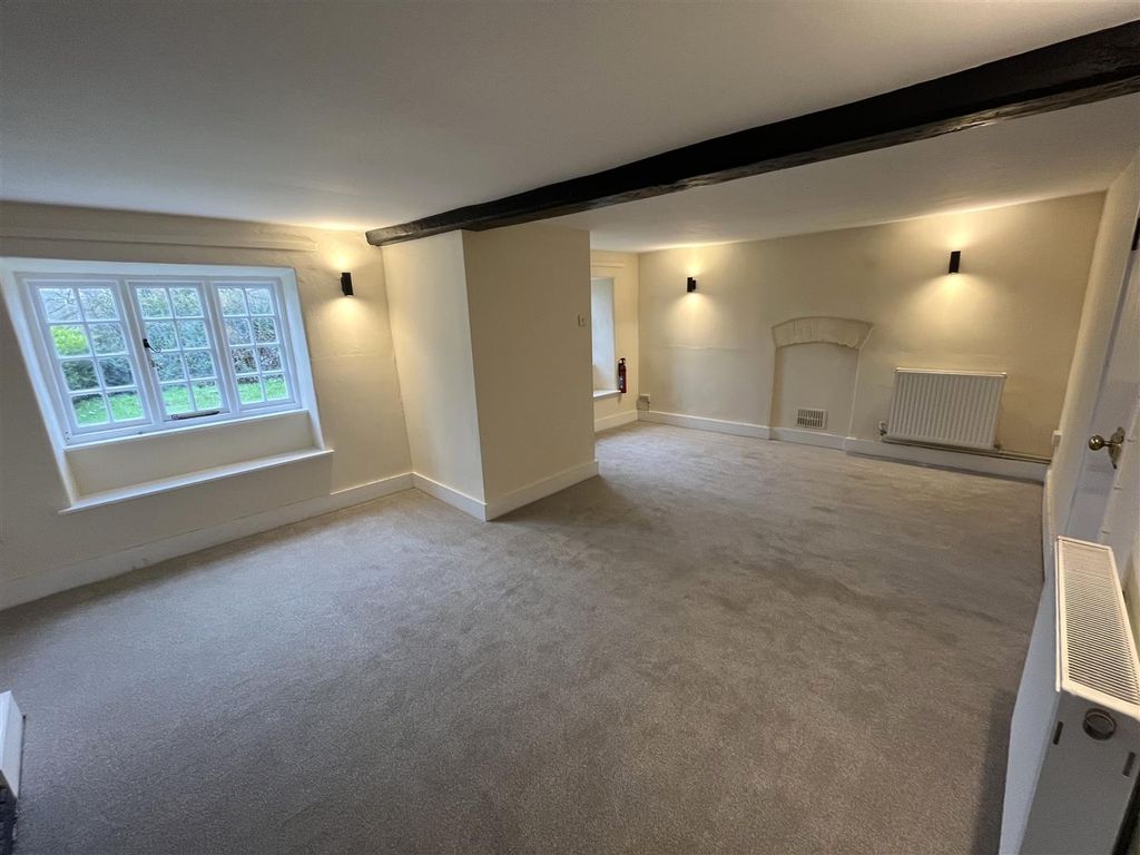 Property photo 3 of 11 Living Room