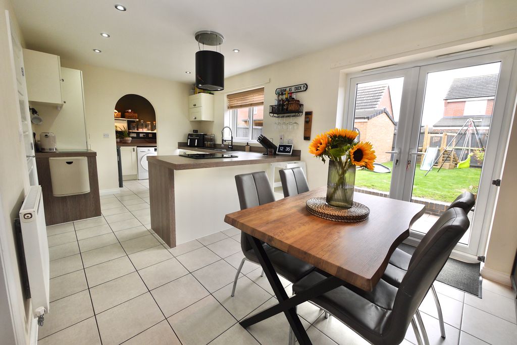 Property photo 3 of 25 7
