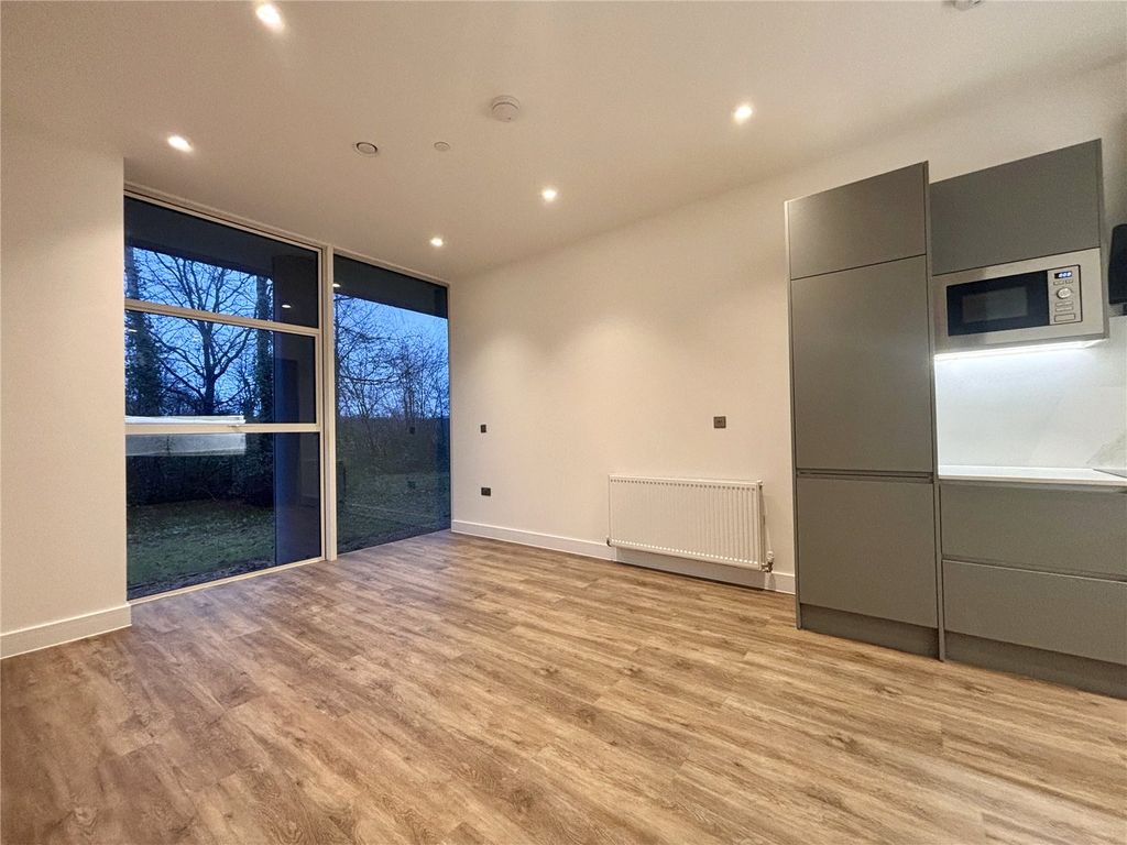 Property photo 3 of 29 Picture No. 04