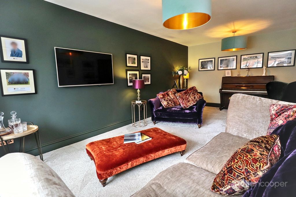 Property photo 2 of 42 5020923