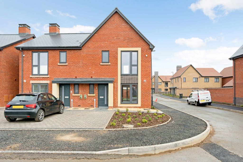 Property photo 1 of 18 6 Lamb Close 2966...