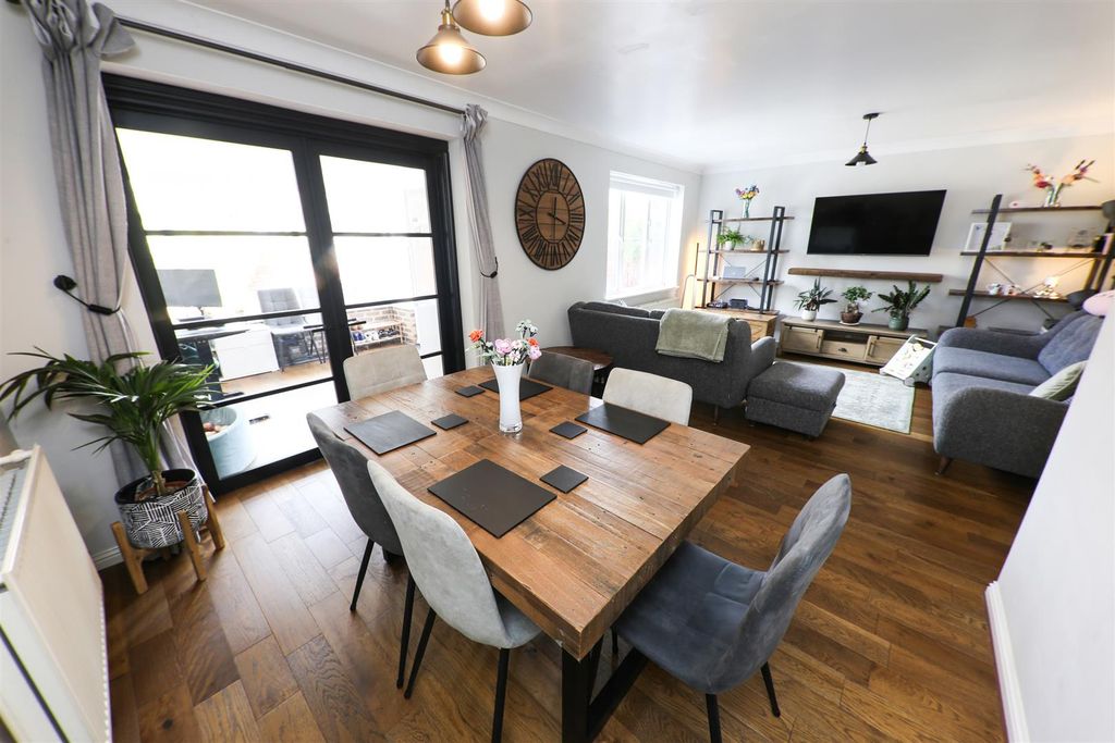 Property photo 2 of 25 Lounge/Dining Room