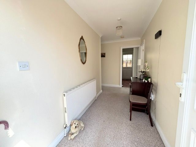 Property photo 2 of 9 Entrance Hall