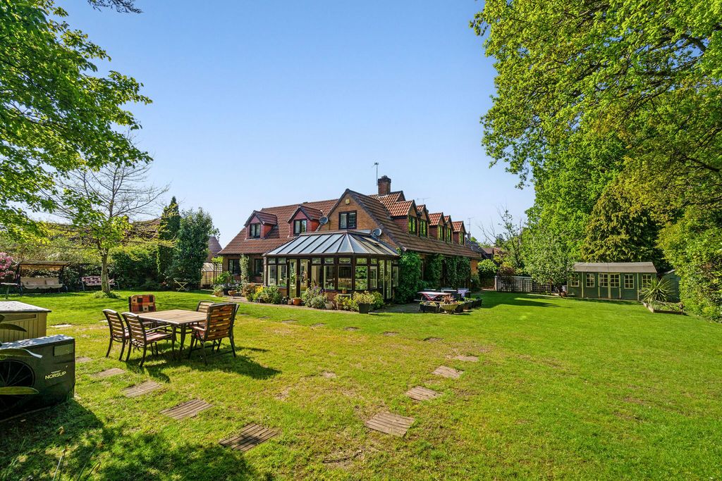 Property photo 2 of 26