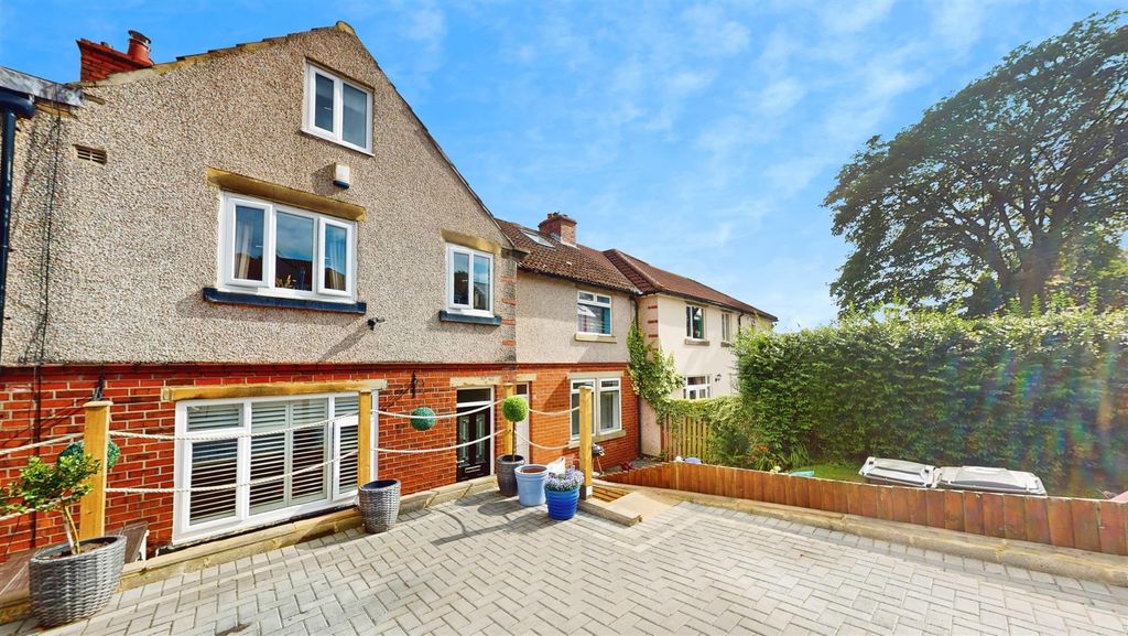 Property photo 1 of 14 External