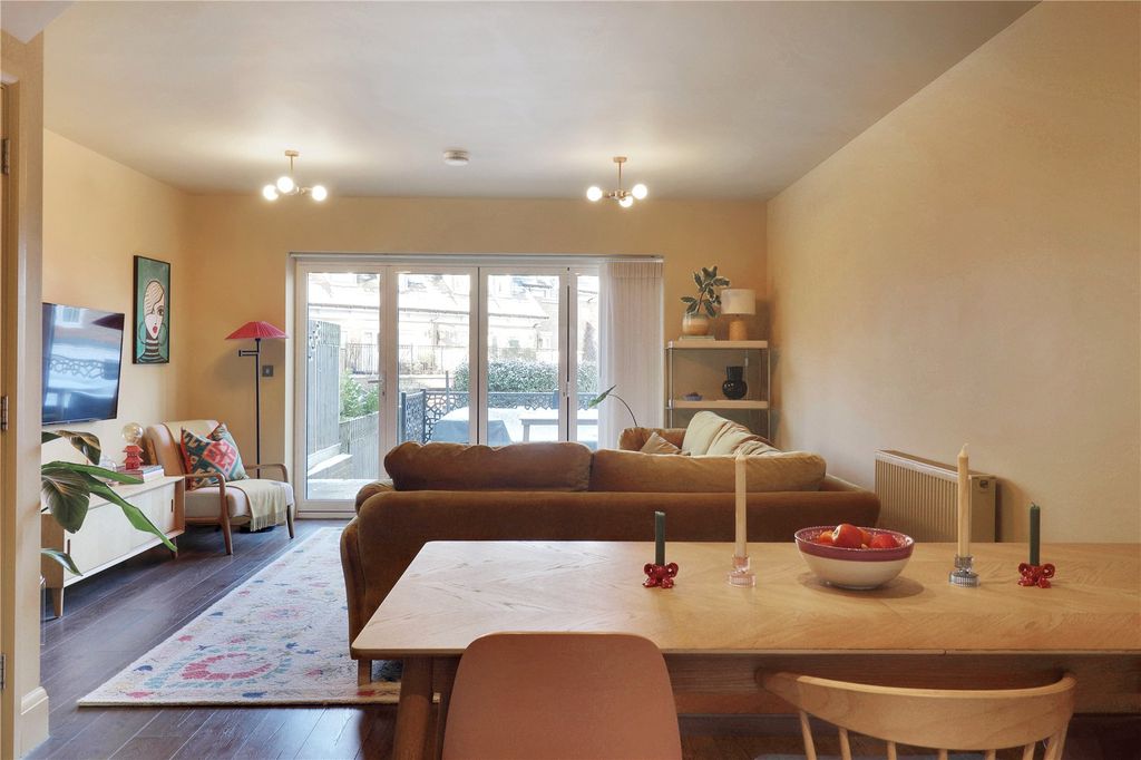 Property photo 3 of 18 Sitting/Dining Room