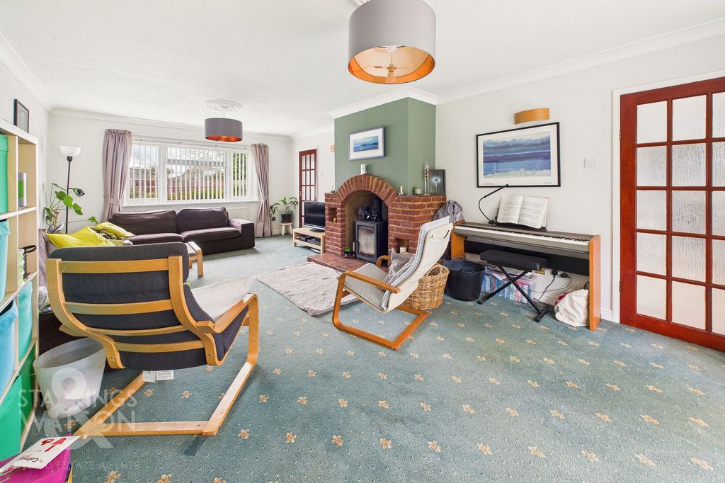 Property photo 2 of 31