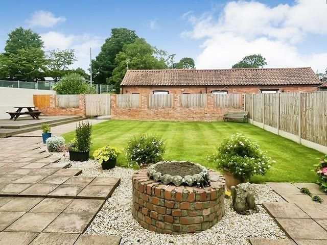 Property photo 1 of 24 Externally