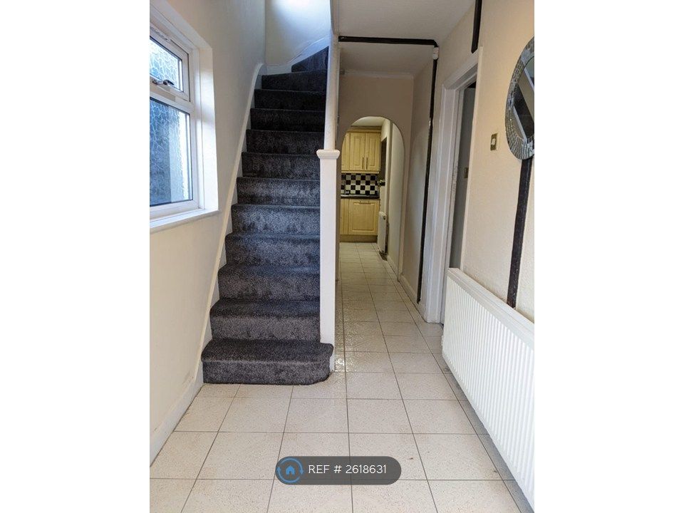 Property photo 2 of 9 Entrance/ Hall Way